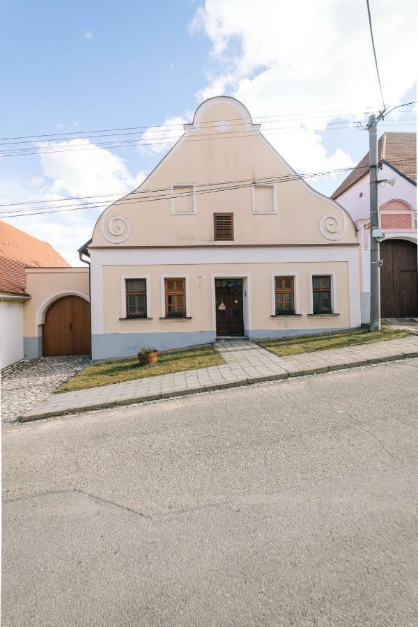 Отель Dum Pratel Pavlova Экстерьер фото